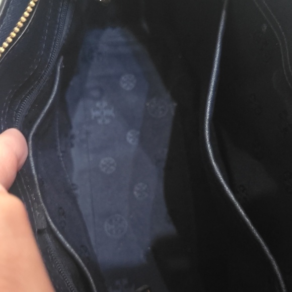 Tory Burch Dark Blue Tote Bag With Holiday Scarf - Picture 9 of 12